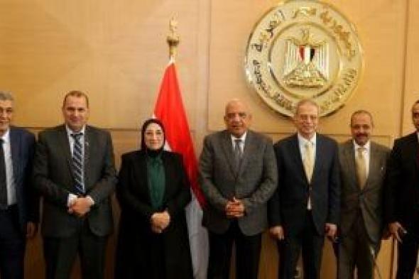 محمود
عصمت:
استمرار
العمل
على
تحسين
جودة
التغذية
الكهربائية
والحفاظ
على
استقرار
التيار
الكهربائى