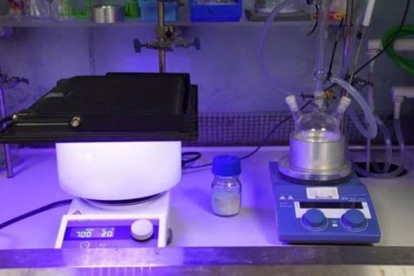 مفاعل
      شمسي
      يحوّل
      البلاستيك
      إلى
      وقود
      هيدروجيني