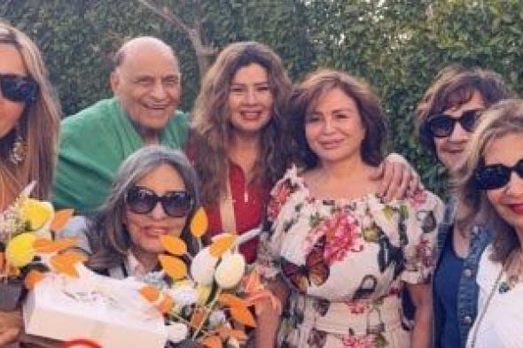 فسيخ
ورنجة
وبصل
وبيض
ملون..
نجوم
ونجمات
الفن
يحتفلون
بشم
النسيم