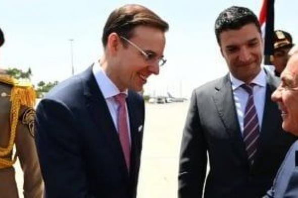 رئيس
جمهورية
تتارستان
يصل
مصر
فى
زيارة
عمل
يلتقى
خلالها
عددا
من
المسئولين