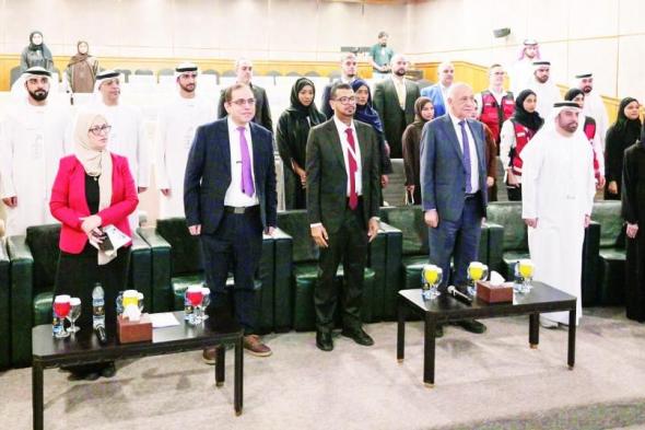 جامعة
      الشارقة
      تحتفي
      بخريجي
      دبلـوم
      القيادة
      بالتعليم
      الطبـي