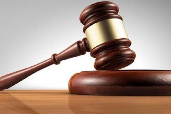 يقاضي
      شركته
      بعد
      13
      عام
      عمل
      والمحكمــة
      تعـوضه
      بـ
      251
      ألفـــاً