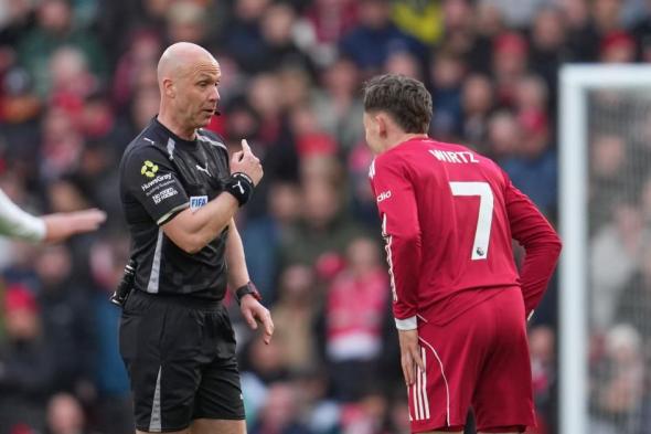 جدل
      تحكيمي
      قبل
      القمة..
      جماهير
      أرسنال
      ترفض
      تيلور
      وروني
      يرجّح
      كفة
      سيتي