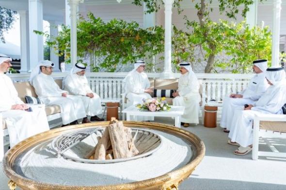 ملك
      البحرين
      يستقبل
      وزير
      خارجية
      الكويت