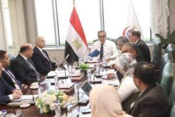 وزير
الصحة
يتابع
مستجدات
المشروعات
الإنشائية
والتحول
الرقمي
بالمنشآت
الصحية