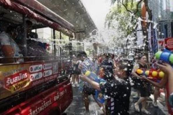 326
قتيلًا
فى
تايلاند
خلال
أيام
مهرجان
أكبر
معركة
مائية
حول
العالم