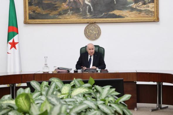 الرئيس
تبون
يأمر
بتسريع
تطوير
قطاع
المناجم
وبلوغ
تصدير
الفوسفات
في
2027