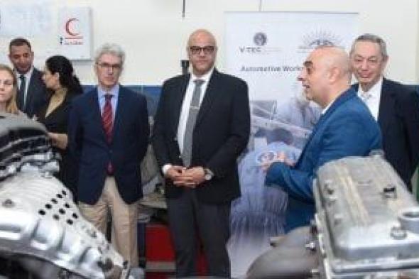 محافظ
الاسكندرية
يزور
مركز
التدريب
والتشغيل
المهنى
ببشاير
الخير..
ويؤكد:
تدريب
10
آلاف
شخص