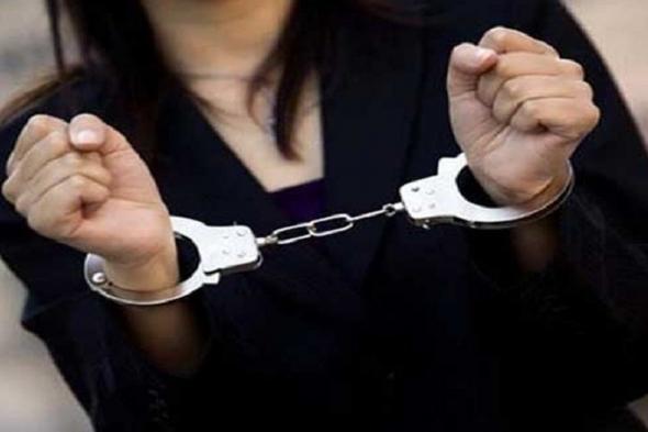 إمرأة
تتفق
مع
صديقتها
وابنها
القاصر
على
سرقة
أكثر
من
3
ملايير
سنتيم
من
زوجها
ببرج
الكيفان