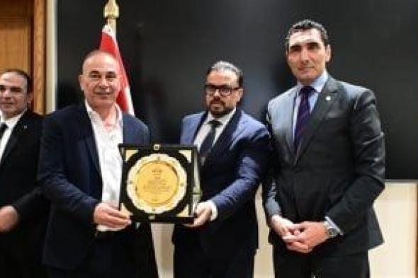 لجنة
الشباب
والرياضة
بمجلس
النواب
تكرم
أبو
ريدة
والتوأم
حسام
وإبراهيم
حسن