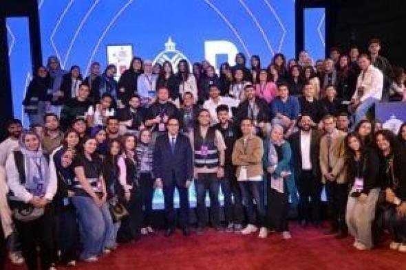 رئيس
جامعة
القاهرة
يجرى
حوارا
مع
الطلاب
بختام
اليوم
الثانى
لملتقى
التوظيف