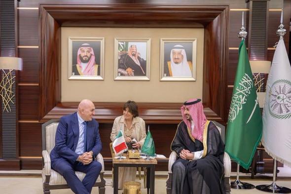 وزير
    الدفاع
    ونظيره
    الإيطالي
    يبحثان
    تعزيز
    الشراكة
    «السعودية
    ـ
    الإيطالية»
    وتطويرها
    بالمجالين
    العسكري
    والدفاعي