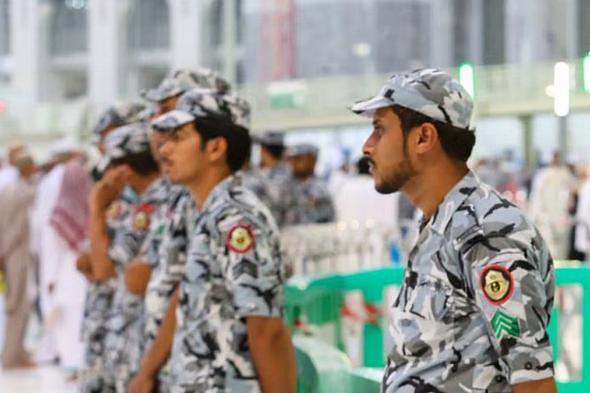 قوات
    أمن
    الحج
    تضبط
    مقيما
    مصريا
    لنقله
    وافدًا
    من
    حاملي
    التأشيرات
    مخالفًا
    للأنظمة