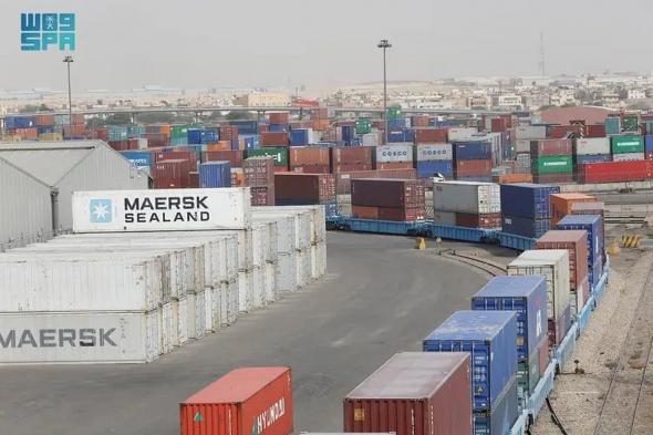 "سار"
    تُمدّد
    فترة
    التخزين
    المجاني
    لمختلف
    البضائع
    والحاويات
    عبر
    الميناء
    الجاف
    بالرياض
    لتصل
    إلى
    (30)
    يومًا