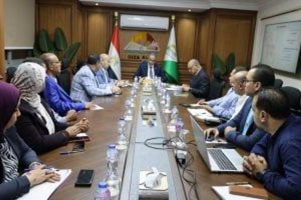 محافظ
الجيزة:
رفع
كفاءة
147
شارعًا
بكرداسة
ضمن
الخطة
الاستثمارية