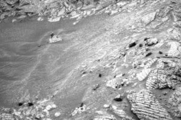 مركبة
كيوريوسيتى
تغير
خططها
على
المريخ
بعد
اكتشاف
فوهة
مليئة
بالرمال