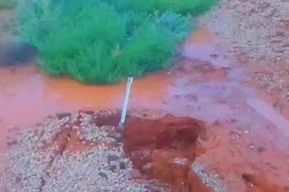 بالفيديو..
    أمطار
    غزيرة
    تتسبب
    في
    هبوط
    قبر
    بمقبرة
    البكيرية