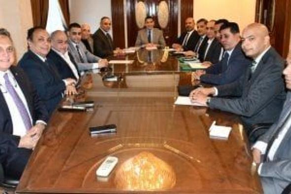 وزير
الشباب
والرياضة
يعقد
اجتماعًا
مع
مجلس
إدارة
اتحاد
التايكوندو