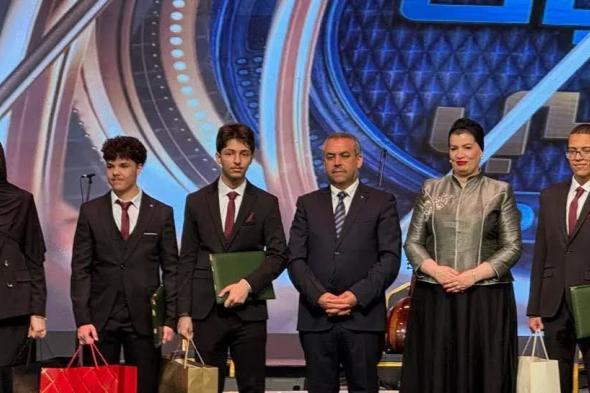 تتويج
الثانوية
الوطنية
للرياضيات
"محند
مخبي"
بالقبة
في
منافسة
بين
الثانويات