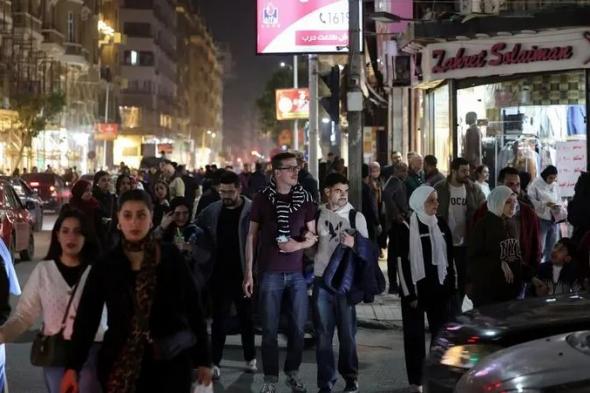 الحياة
      تعود
      لطبيعتها
      في
      شوارع
      مصر
      بعد
      "إلغاء
      غلق
      المحلات
      في
      الـ11
      مساء"