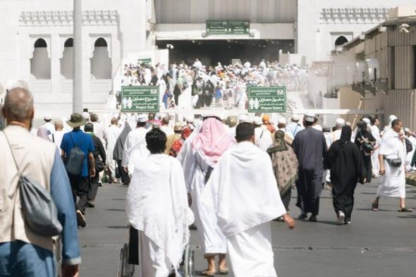 هيئة
    النقل:
    غرامة
    مالية
    تصل
    إلى
    100,000
    ريال
    لمن
    ينقل
    مخالفي
    أنظمة
    وتعليمات
    الحج