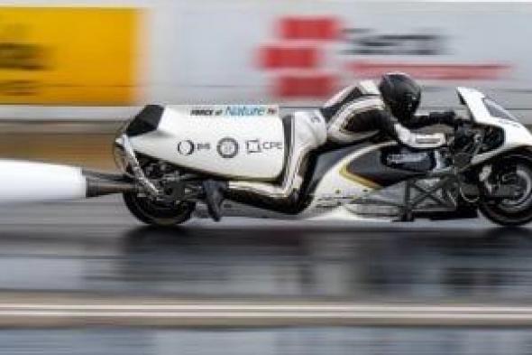 دراجة
بخارية
تحقق
أرقاما
قياسية
وتصبح
ثانى
أسرع
دراجة
نارية
عالميا