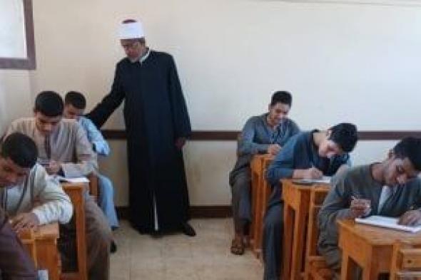 اليوم..
طلاب
النقل
الثانوى
الأزهرى
يؤدون
امتحاناتهم
فى
الكيمياء
والتاريخ