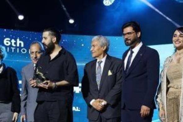 عائشة
لا
تستطيع
الطيران
يحصد
الجائزة
الكبرى
من
مهرجان
عنابة
السينمائى
بالجزائر