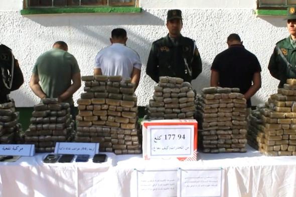 دفاع:
إحباط
إدخال
5
قناطير
"كيف"
من
المغرب
وضبط
727
ألف
قرص
مهلوس