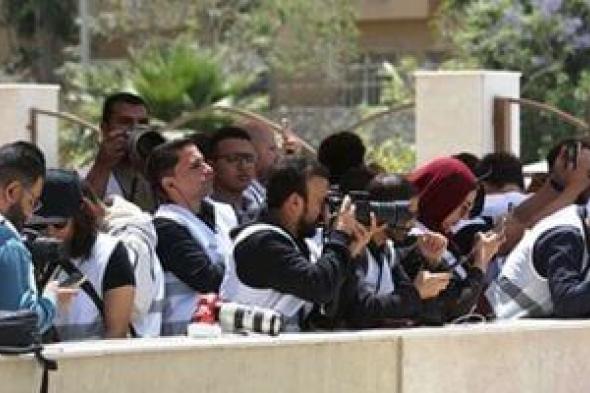 «الصحفيين»
تنظم
إجراءات
تغطية
جنازة
الفنان
هانى
شاكر..
صور