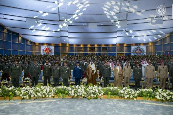 نائب
وزير
الدفاع
يرعى
حفل
تخريج
الدفعة
23
من
طلبة
كلية
الملك
عبدالله
للدفاع
الجوي