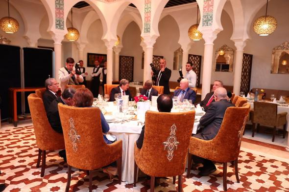 بوعمامة
يمثل
الوزير
الأول
في
مأدبة
تكريمية
لضيوف
الملتقى
الدولي
للمحكمة
الدستورية