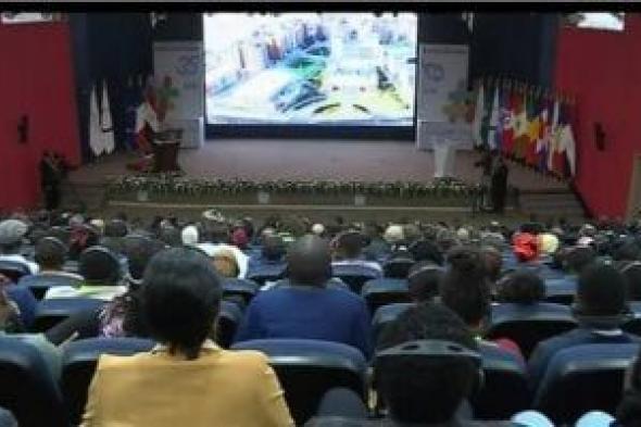 الرئيس
السيسي
وماكرون
يشاهدان
فيلما
تسجيليا
عن
تاريخ
جامعة
سنجور..
فيديو