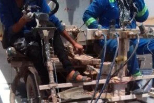 محافظ
أسوان
يتابع
أعمال
رفع
كفاءة
الطريق
الصحراوى
الغربى
إدفو
/
السباعية