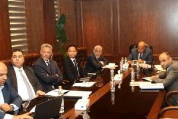 وزير
الكهرباء:
الالتزام
بالجداول
المحددة
لتنفيذ
المشروعات
والربط
على
الشبكة