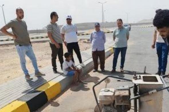 لجان
فنية
تتابع
تنفيذ
الطرق
فى
أبو
رديس
وأبو
زنيمة
وطابا
بجنوب
سيناء