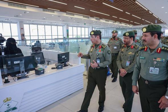 مدير
    عام
    الجوازات
    المكلّف
    يقف
    ميدانيًا
    على
    سير
    العمل
    بجوازات
    منفذ
    الوديعة