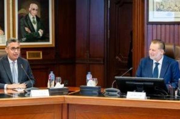 محافظ
البنك
المركزي
ووزير
التموين
يشهدان
توقيع
بروتوكول
تعاون
مشترك