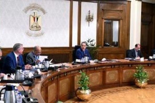مدبولى
يستعرض
مقترح
إطلاق
مبادرة
للتوسع
فى
استخدام
مصادر
الطاقة
الجديدة
والمتجددة
بالمصانع