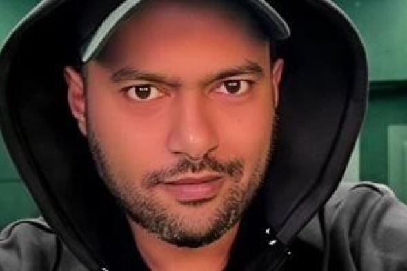 الموزع
الموسيقى
جلال
فهمى
يتقبل
واجب
العزاء
فى
والدته
بحضور
المقربين