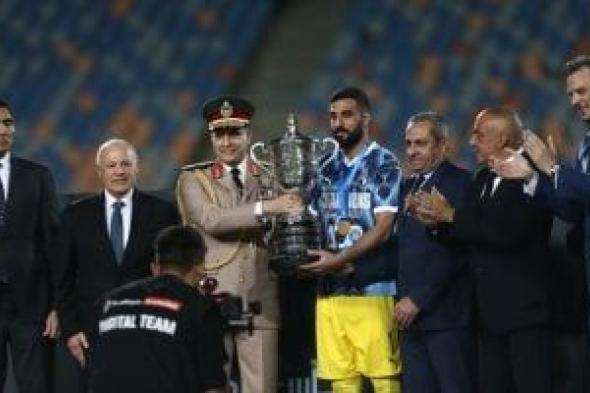 وزير
الشباب
والرياضة
يشهد
تتويج
بيراميدز
بكأس
مصر
