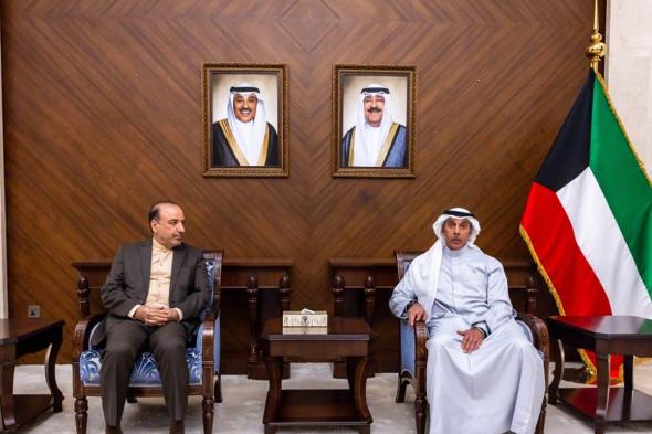 الكويت
    تستدعي
    السفير
    الإيراني
    احتجاجا
    على
    تسلل
    عناصر
    الحرس
    الثوري
    إلى
    جزيرة
    بوبيان