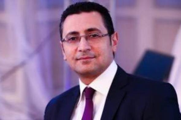 أستاذ
اقتصاد:
التحول
إلى
الدعم
النقدى
يخفف
أعباء
الموازنة
ويضمن
وصول
الدعم
لمستحقيه