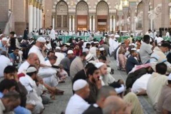 هكذا
يقضي
الحجاج
المصريون
ساعات
الخشوع
أمام
"بقيع
الغرقد"