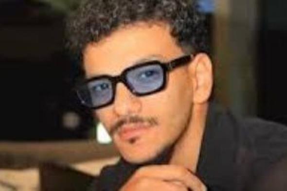 حودة
بندق
يمازح
دنيا
سامى
ومصطفى
غريب
بعد
أن
شاركوه
الغناء:
صوتهم
وحش