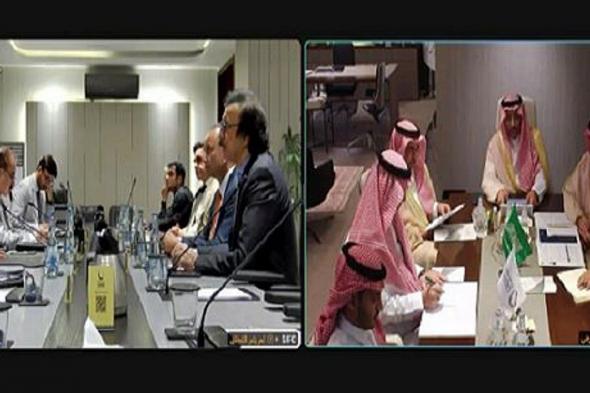 وزير
    الصناعة
    يناقش
    فرص
    توسيع
    الشراكة
    الصناعية
    مع
    نظيره
    الباكستاني