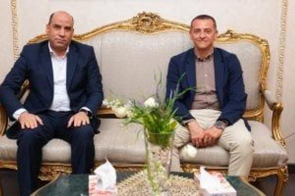 محافظ
أسوان
يستقبل
وزير
العمل
استعدادًا
لجولة
ميدانية
فى
الصعيد