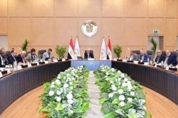 برئاسة
أوروبية
ألمانية..
وزير
الرى
يلتقى
شركاء
التنمية
وبنوك
الاستثمار
بالقاهرة
