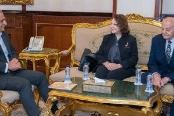 وزير
الإنتاج
الحربى
يبحث
مع
خبير
دولى
أوجه
تعظيم
الاستفادة
من
الطاقة
الشمسية
الحرارية