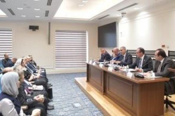رئيس
صحة
النواب:
نتحرك
لوضع
إطار
تنظيمى
للمحتوى
الطبى
على
السوشيال
ميديا